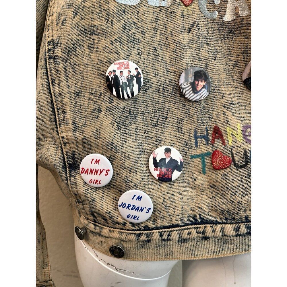 Small Acid Wash Denim Jacket Lot of 26 New Kids on The Block Buttons Donnie Joey - Picture 9 of 16